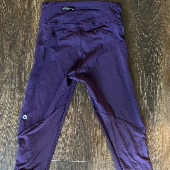 Lululemon cropped purple leggings size 2 - Picture 2 of 2